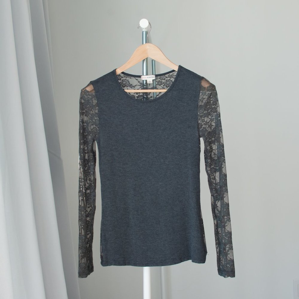 Grey T-shirt with lace detail LG
